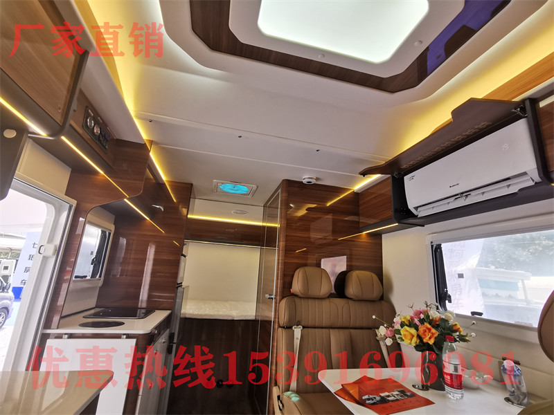 20萬(wàn)大通房車(chē) 20多萬(wàn)就能買(mǎi)到C型房車(chē)啥配置?國(guó)六自動(dòng)擋,4座3張大床有廚衛(wèi)